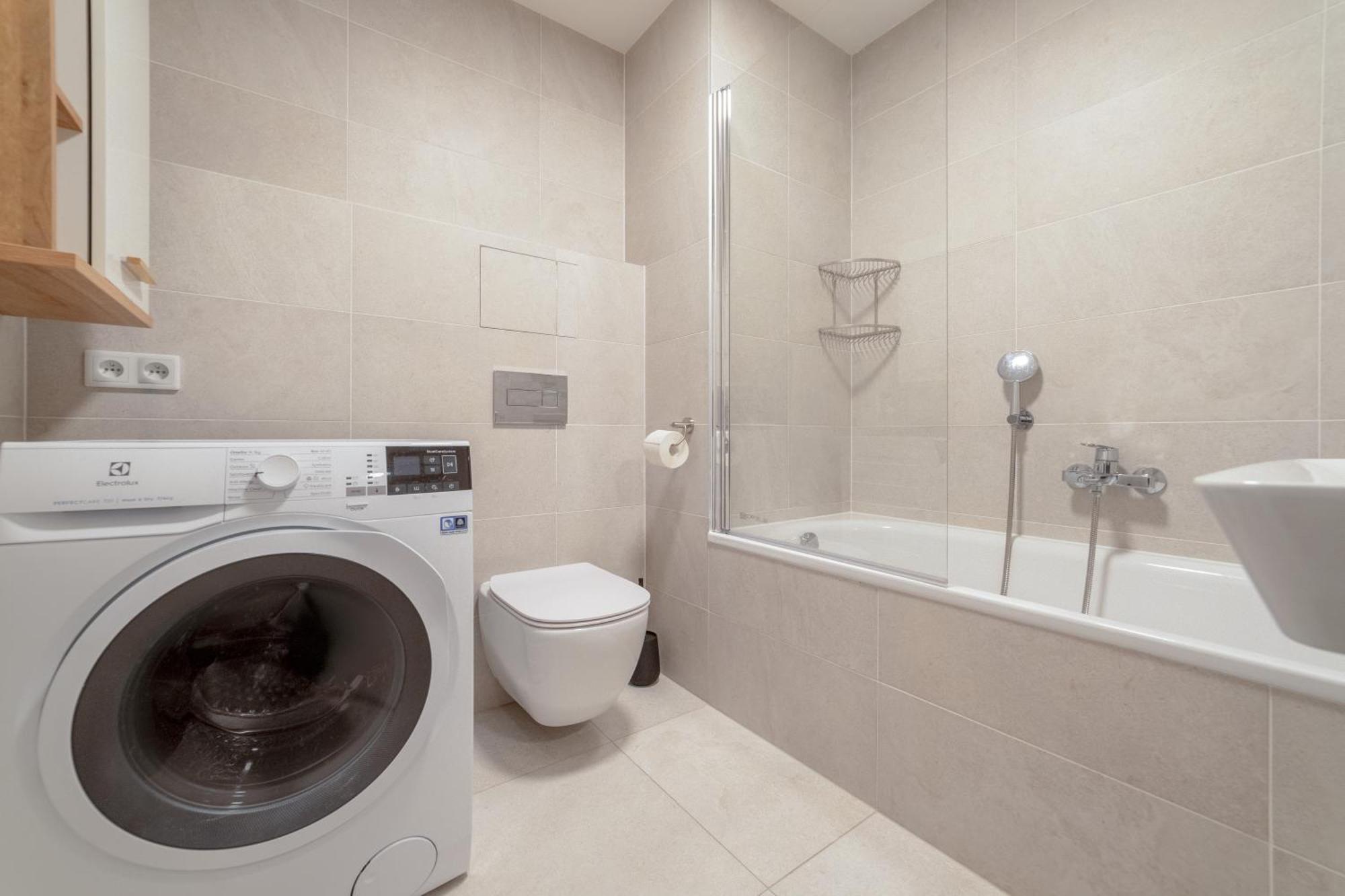 Chic Living At Vista Serenity With Balcony Prague