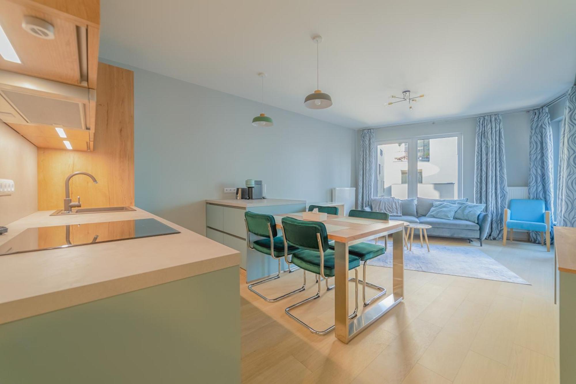 Apartment Chic Living At Vista Serenity With Balcony *