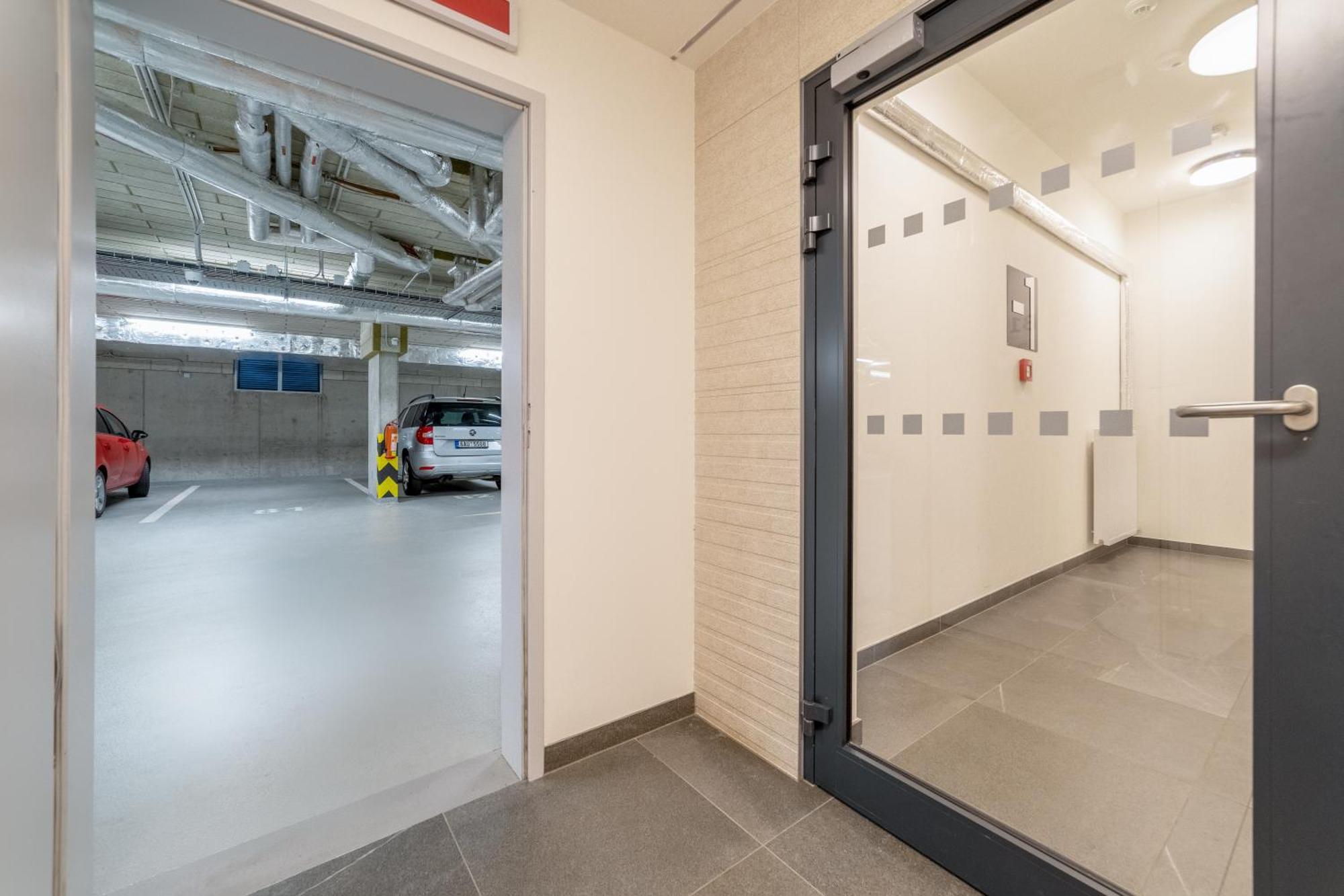 Chic Living At Vista Serenity With Balcony Prague