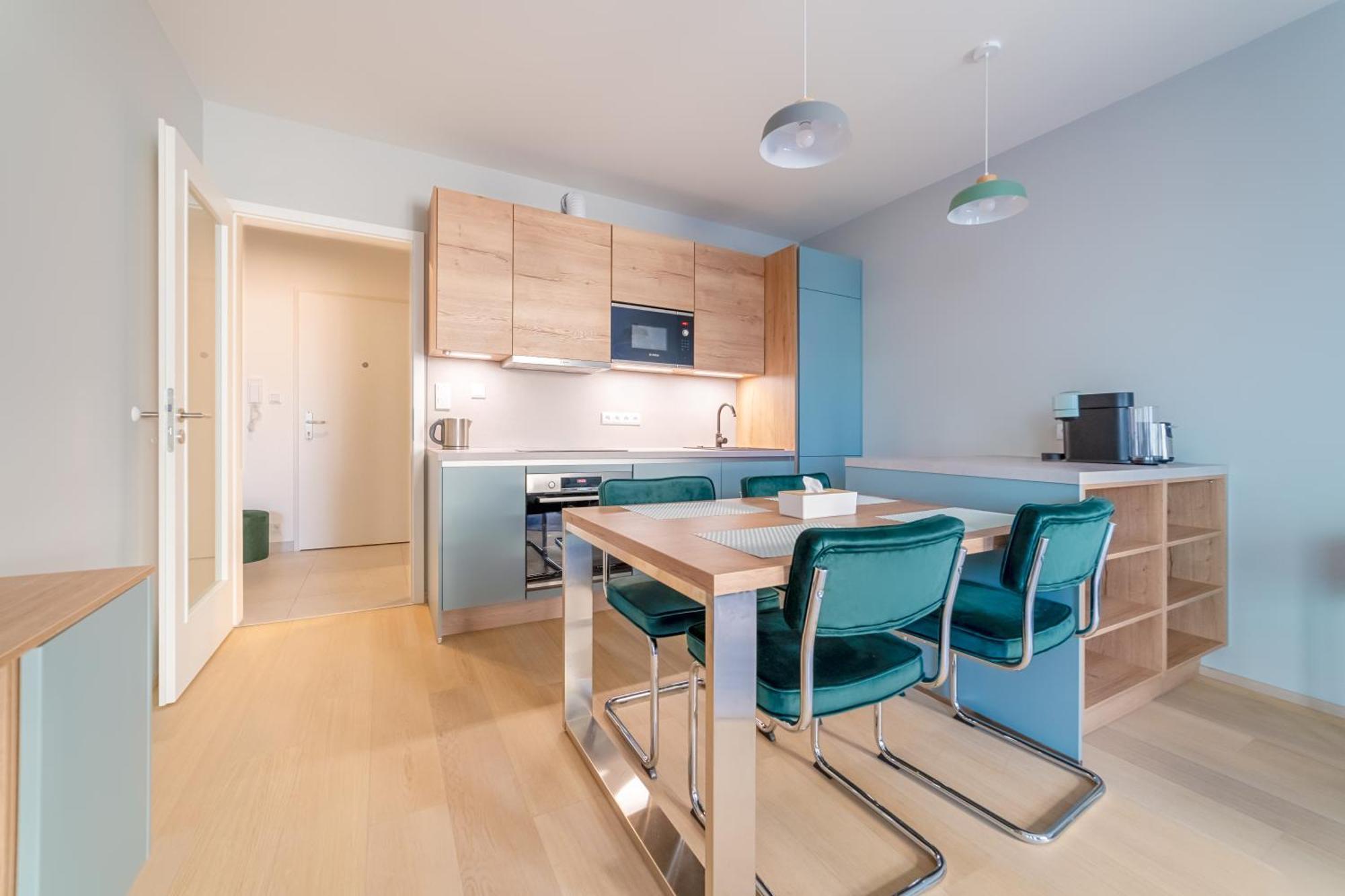 Chic Living At Vista Serenity With Balcony Apartment Prague