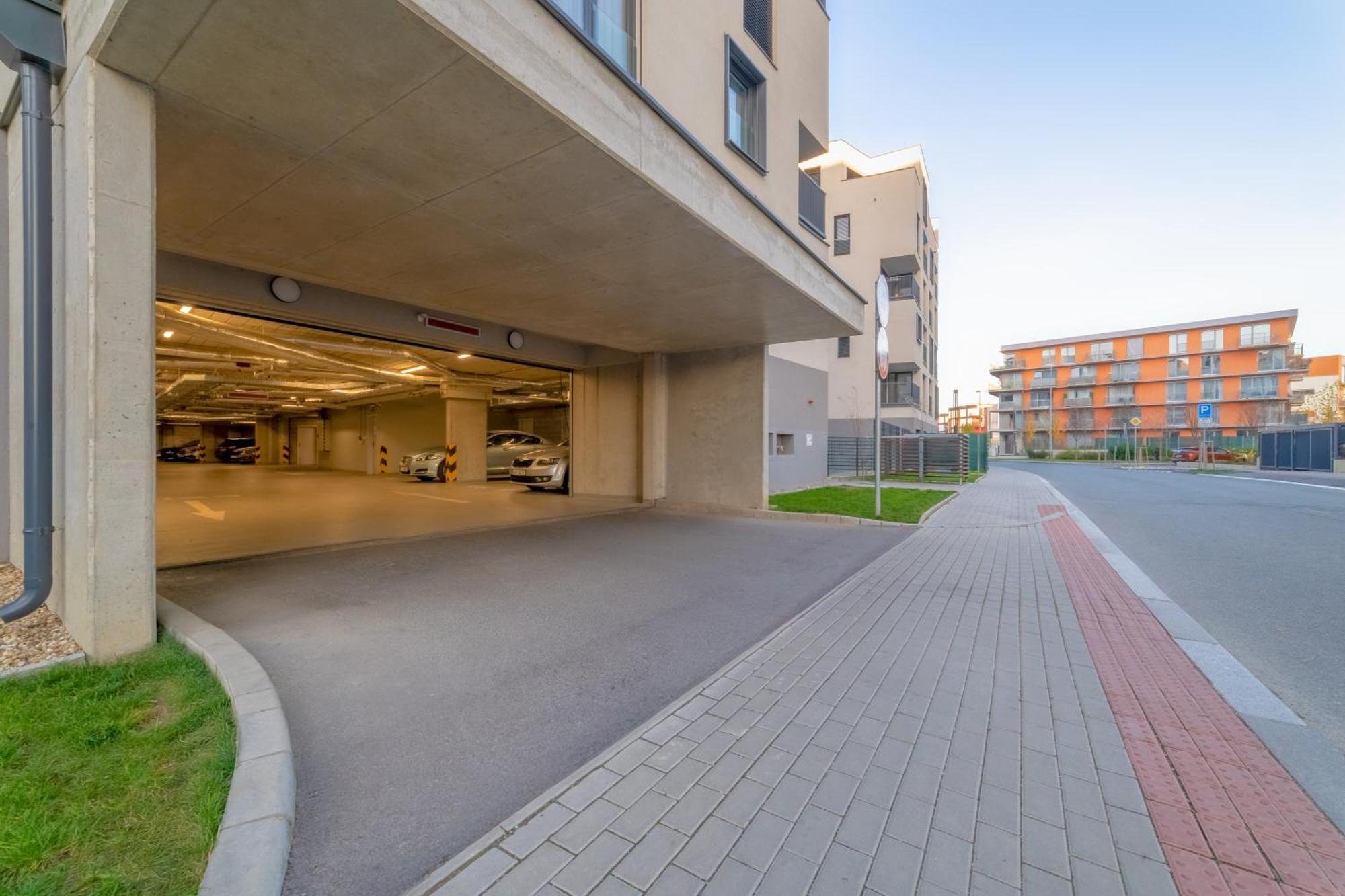 Apartment Chic Living At Vista Serenity With Balcony Prague